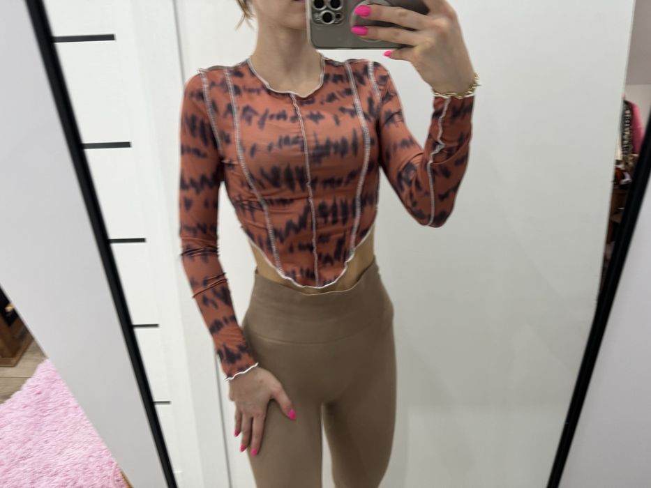Bluzeczka top crop bershka