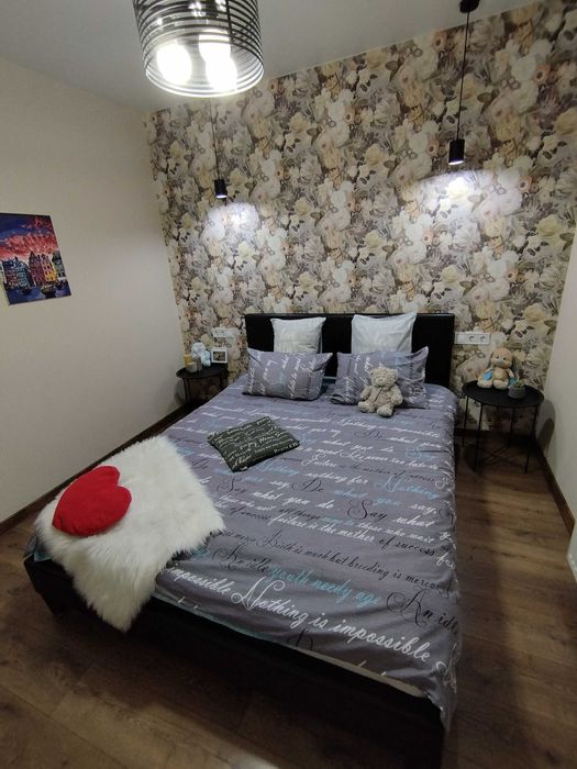 Бровары, посуточно, двухкомн, Лесной квартал, центр, новый дом, 5 мест