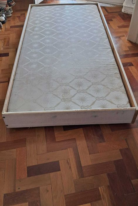 Cama individual dupla com dois colchões