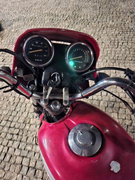 Mota 125 Sanyang   a trabalhar com documentos barata