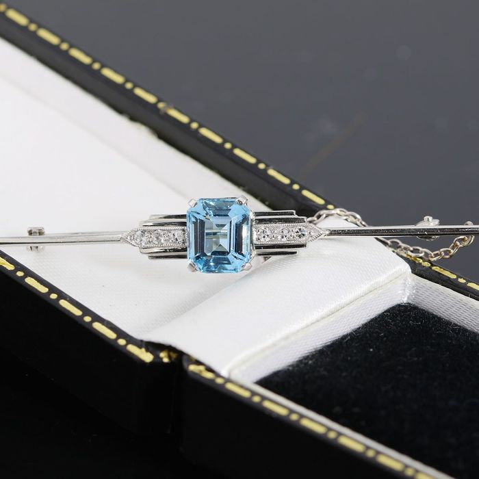Złota broszka z akwamarynem i diamentami Art Deco platyna i 18K