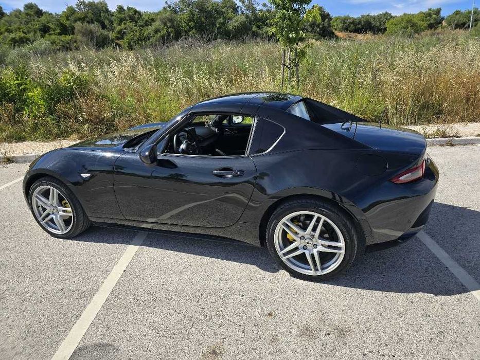 Carro descapotável Mazda Mx5
