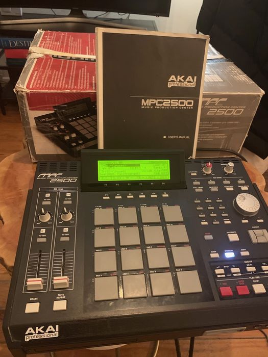 Akai mpc 2500 na caixa original ram max e HD interno
