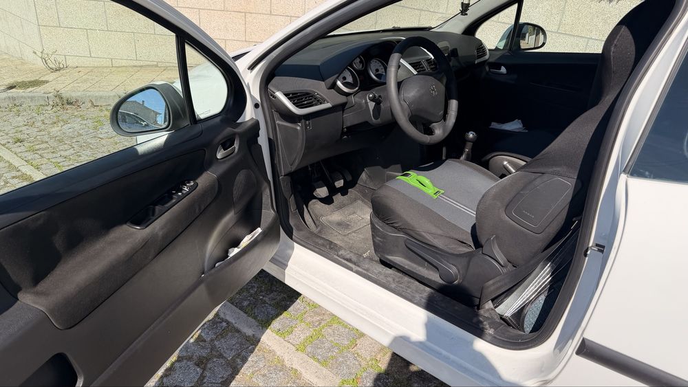 Peugeot 207 1.4 HDI troco por carro 5 lugares