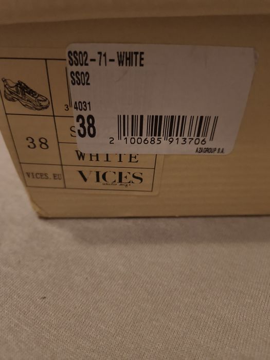 Białe sneakersy rozm 38