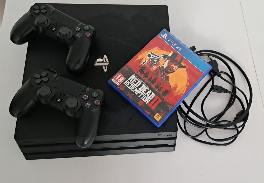 PlayStation 4 Pro 1 TB CUH-7216B + 2 pady + Red Dead Redemption 2