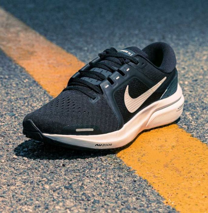 Кросівки мега розміру Nike AIR ZOOM VOMERO 16; EUR-51,5; ус-ка: 34,5см