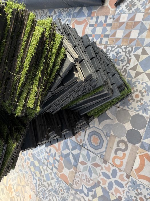 Pavimento exterior ikea runnen relva artificial e deck plastico