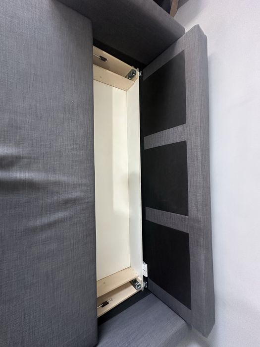 Sofa szara rozkładana  z poduszkami