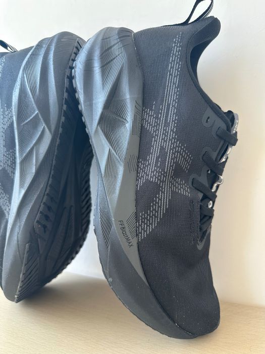 Кросівки Asics Novablast 5, Розмір 42,5/43,5/44/45!