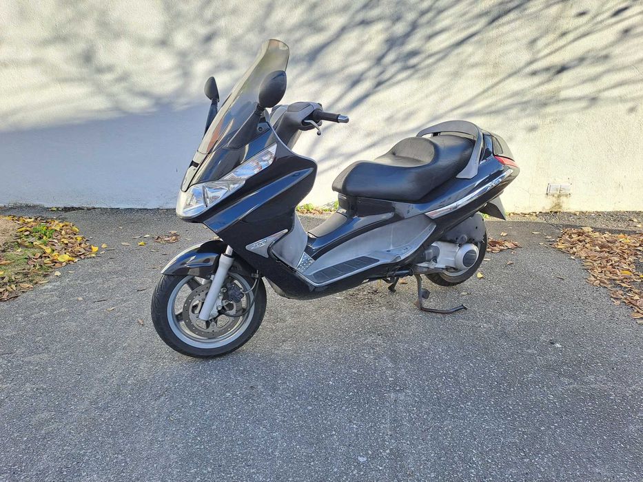 Moto Piaggio X8 200 (com avaria)