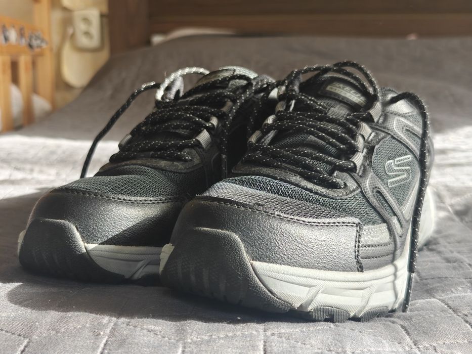 кросівки sketchers