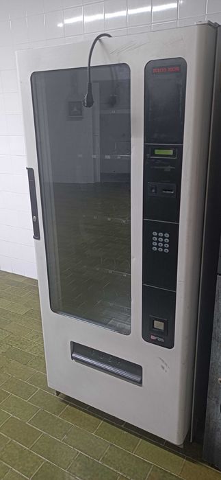 Vending máquina snacks Fãs young