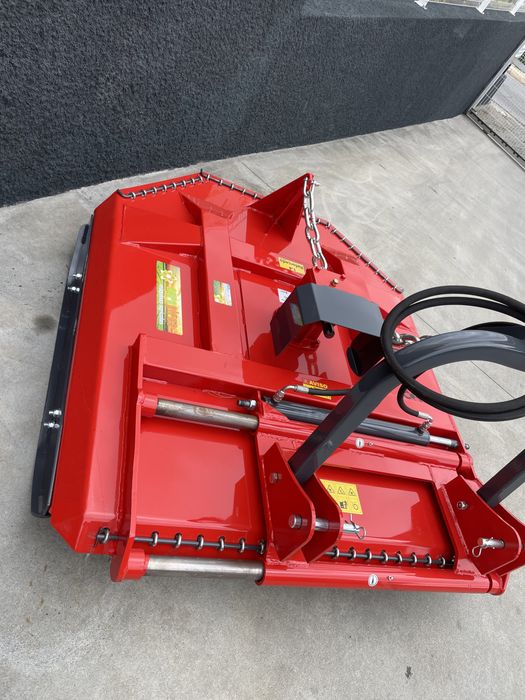 Capinadeira de trator 1,40m com deslocamento lateral