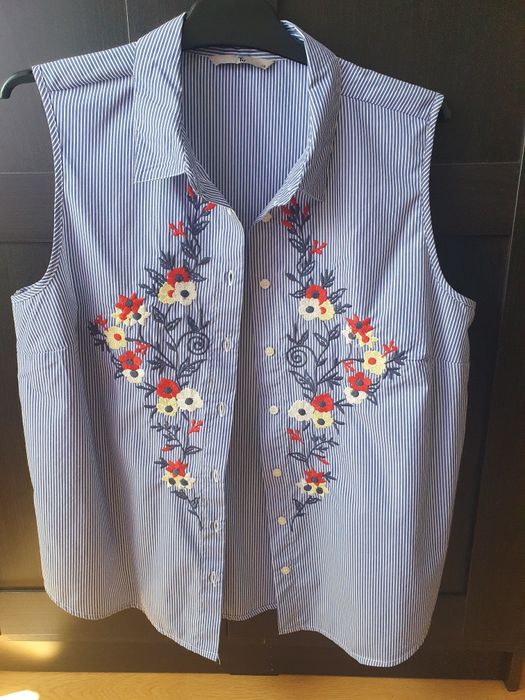Camisa riscas com flores