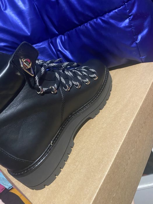 Ботинки Нові Tommy Filfiger 37 р на хутрі