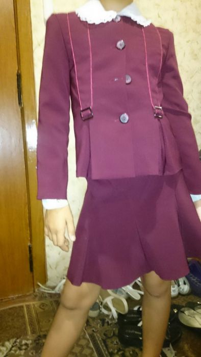 Школьная форма 3-ка девочке одета 2 раза