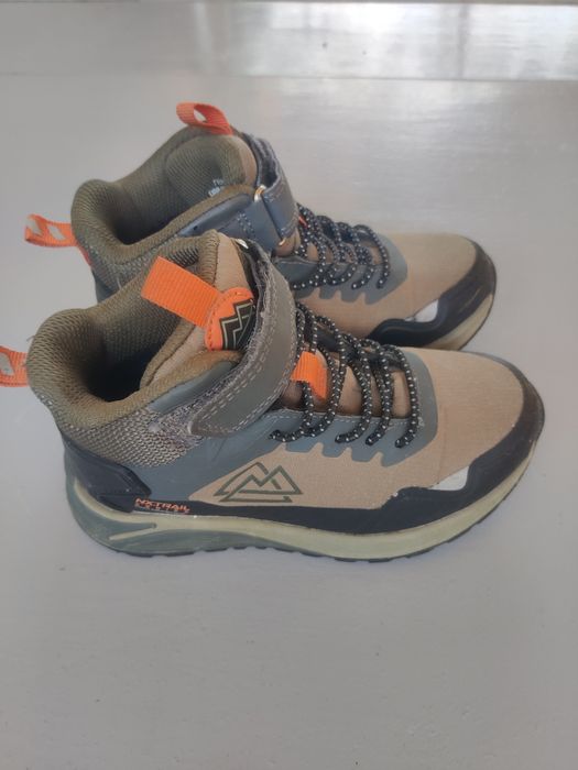 Продам дитячі демісезонні кросівки фірми Next