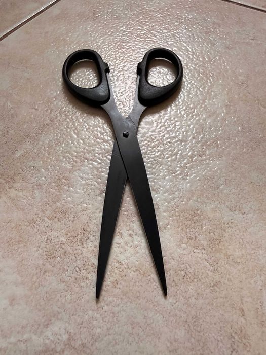 Nożyczki  metalowe  czarne