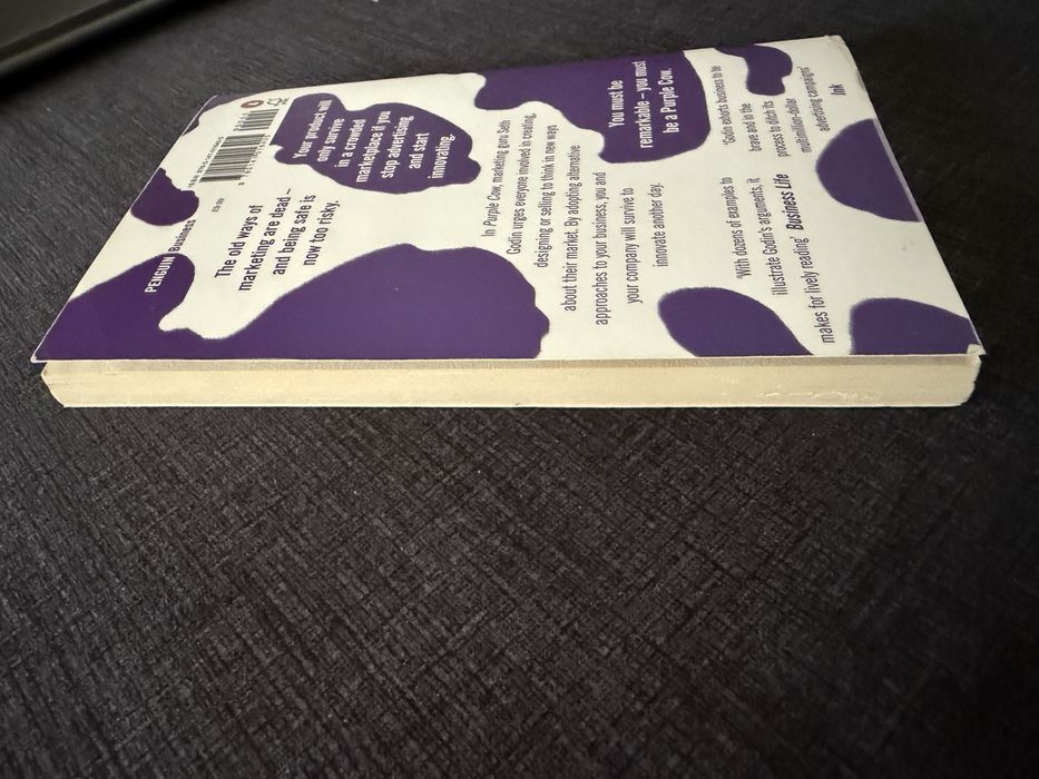 Livro em inglês “Purple Cow - Seth Godin”