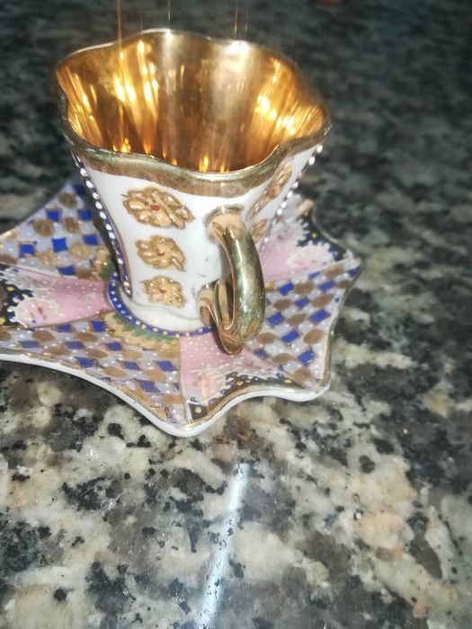 Chávena E pires de café pintado à mão com ouro