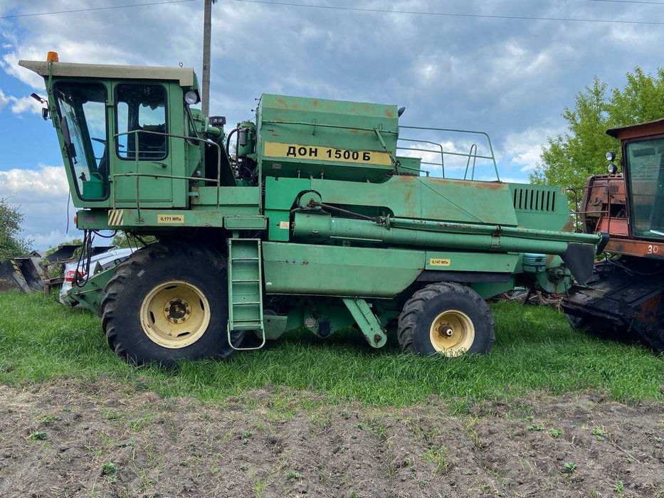 Продається комбайн зернозбиральний ДОН 1500Б 2010 рік + жатки