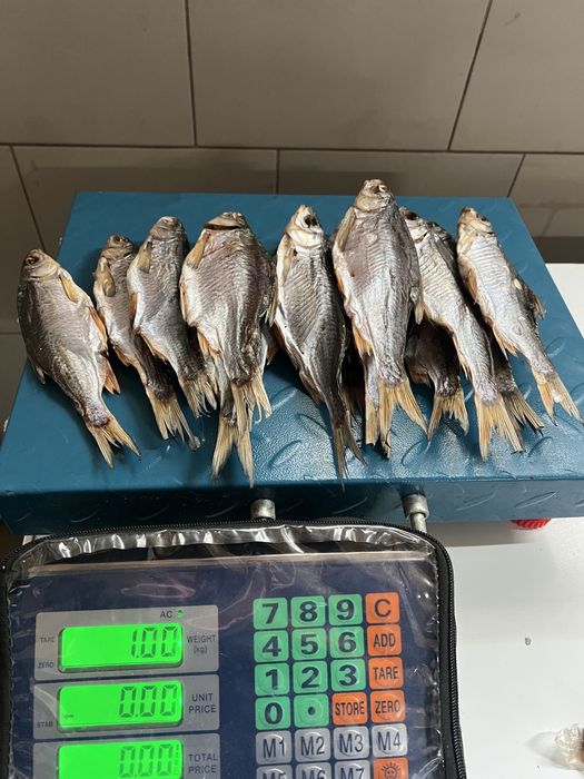 Лещ с ікрою,сушона вʼялена риба