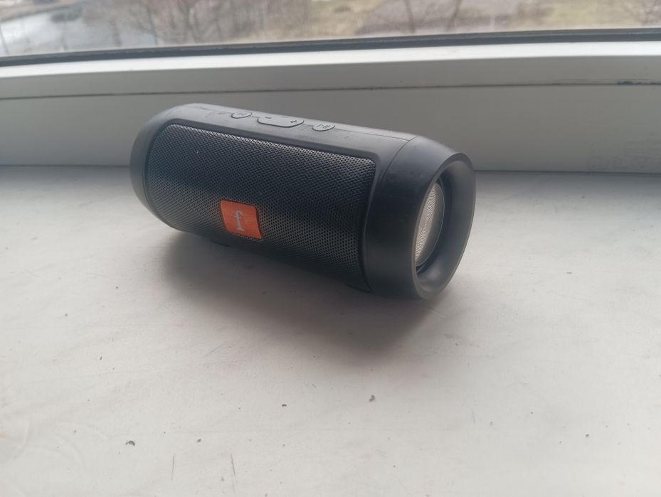 Продам блютуз колонку