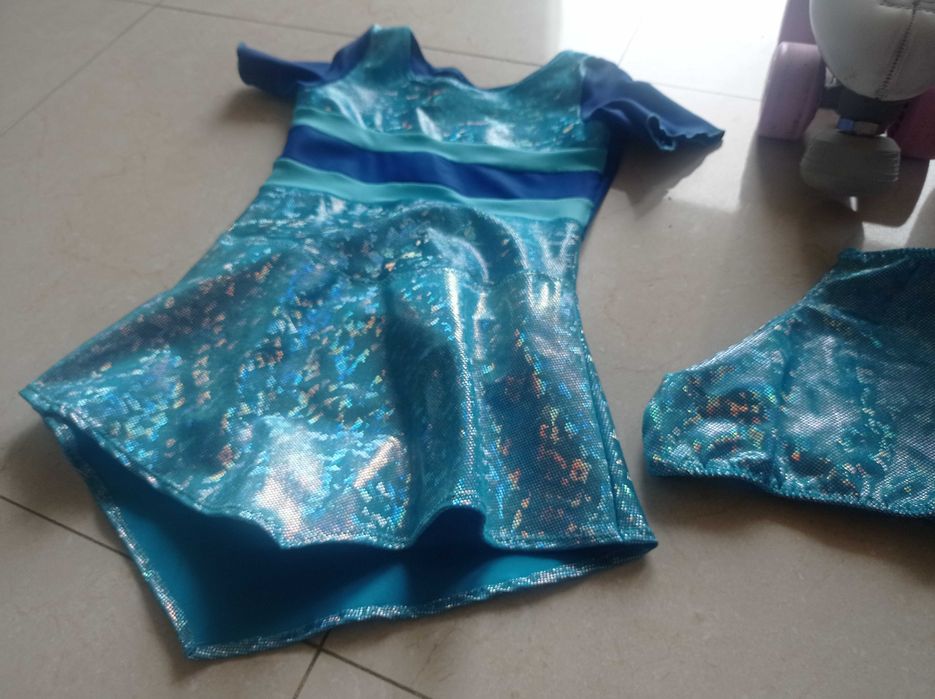 Artigos de patinagem em excelente estado (vestido + protetores + saco)