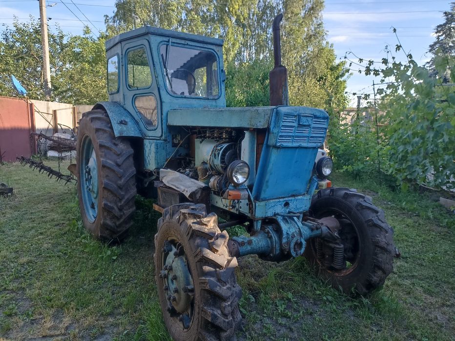 Трактор Т40АМ сів та поїхав в гарному стані