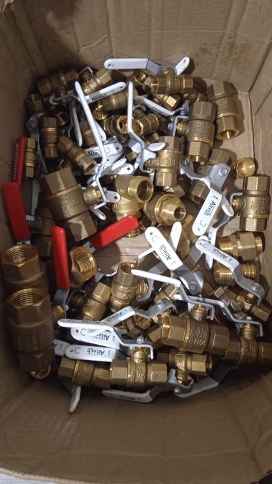 Продам краны шаровые.