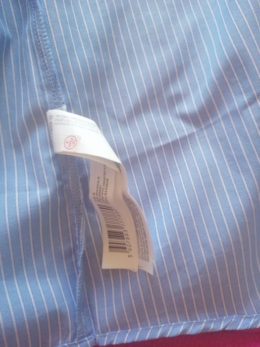 Camisa azul com riscas brancas