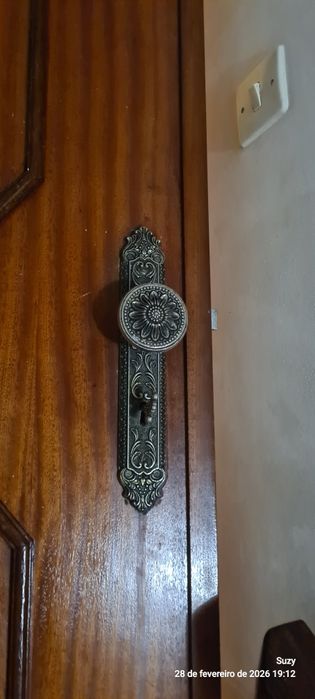 Maçanetas antigas em metal trabalhado – vintage / decoração