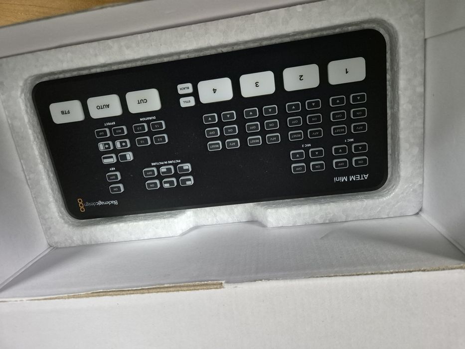 Mesa de Mistura de Vídeo Blackmagic ATEM Mini - Como Nova (com Caixa)