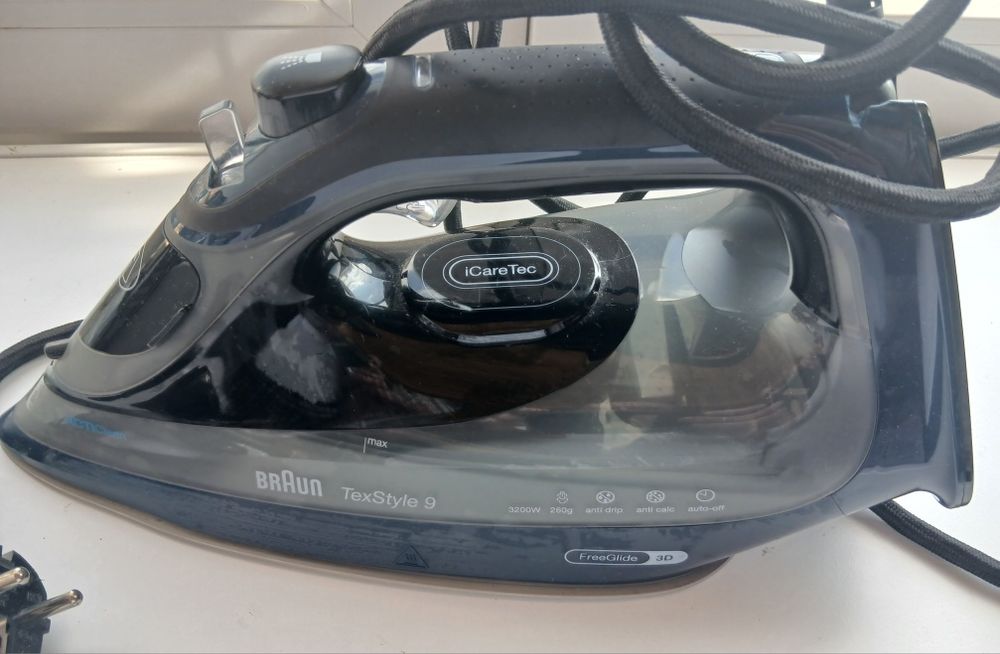 Парова праска  Braun TexStyle 9, модель SI 9682 DB.