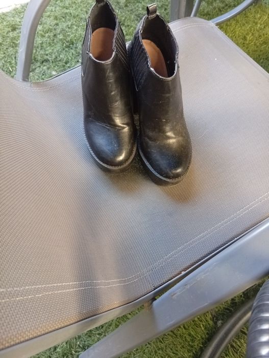 Sapatos botins com salto compensação