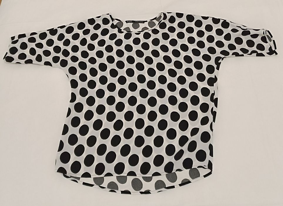 Blusa com manga 3/4, bolas pretas, tamanho XS da Zara