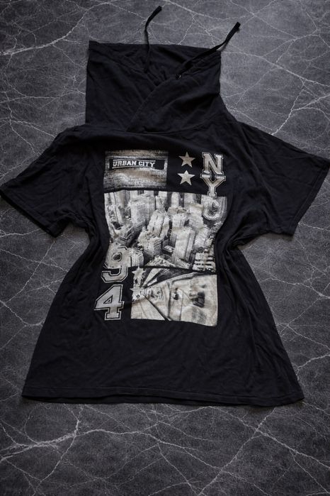 Czarna koszulka z kapturem | NYC / streetwear / print