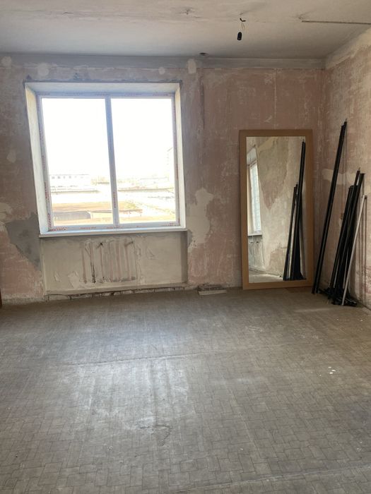 Окрема будівля із зручним підʼїздом