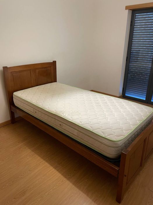 Cama de solteiro com colchão – 150€