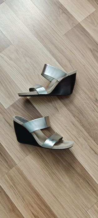 Sandały klapki na koturnie Calvin Klein (26 cm)