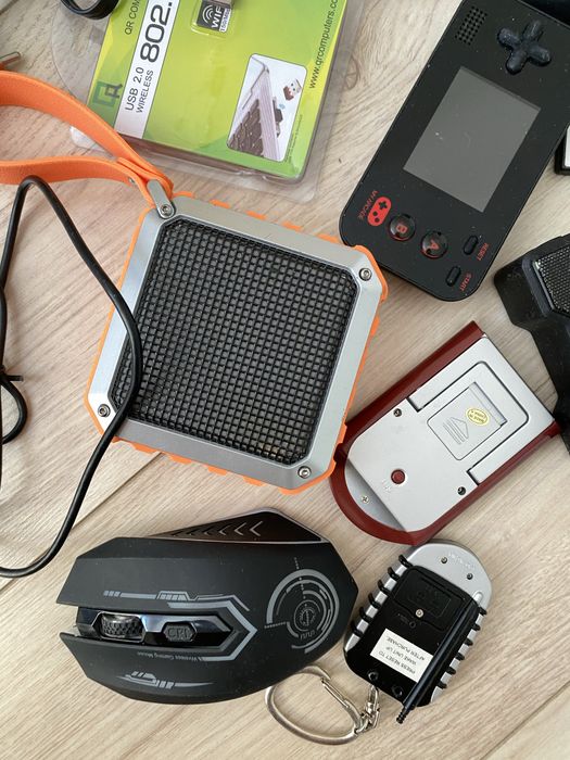 Лот пульти, камери колонки, кабелі, мишки