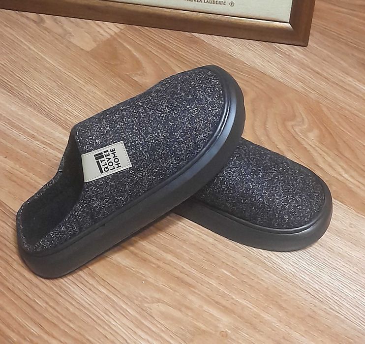 Тапочки капці домашні.