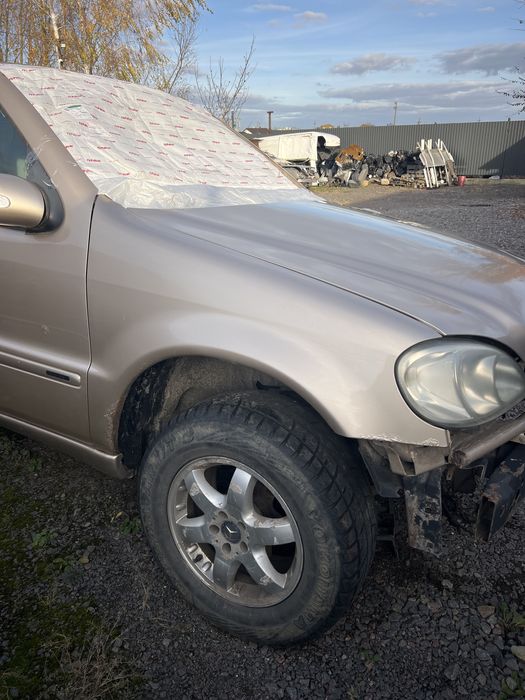 Крило Mercedes ML 163