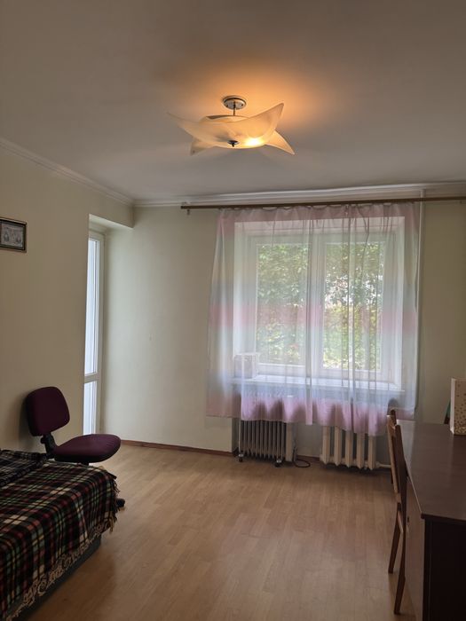 Продаж 4 кім квартири на 2 поіерсі р-н 3 школи