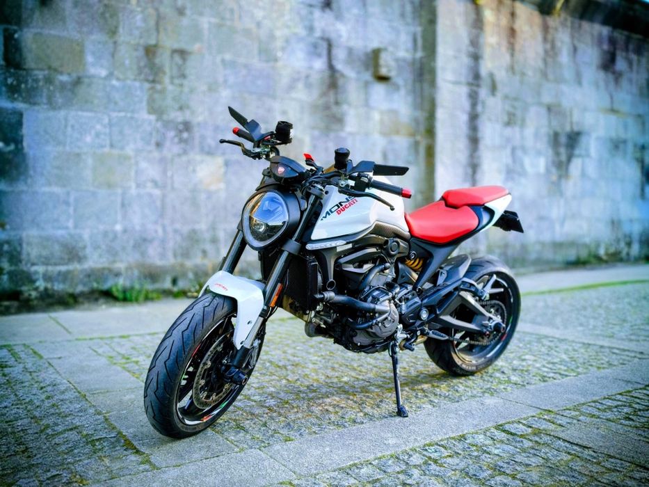 Ducati Monster 2025 4.000kms c garantia troco por furgão