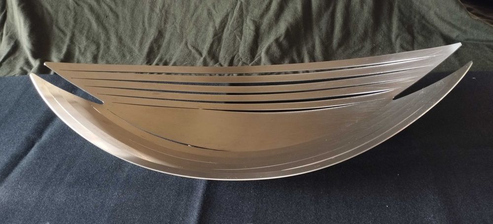 Fruteira vintage feita de aço inoxidável com um design elegante