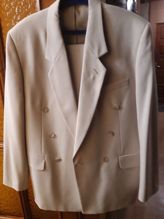 Продам шикарный костюм