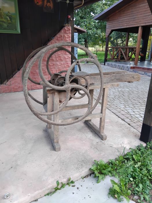 Продається  січкарня 1950 р. в доброму стані. М.Копичинці , Терноп. об