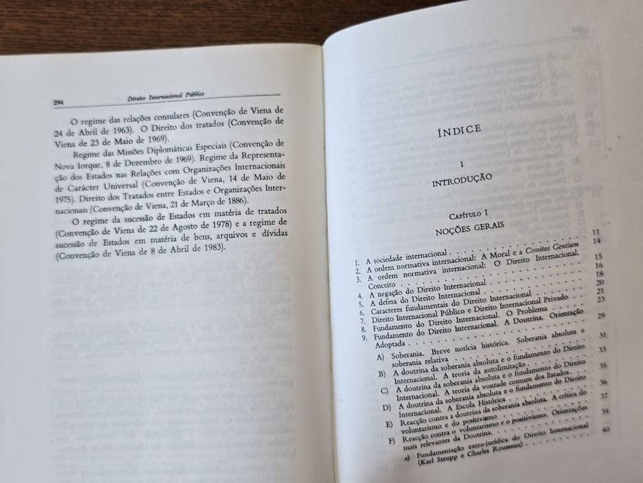 Livros jurídicos / Direito / 1 = 5€ / 10 = 40€